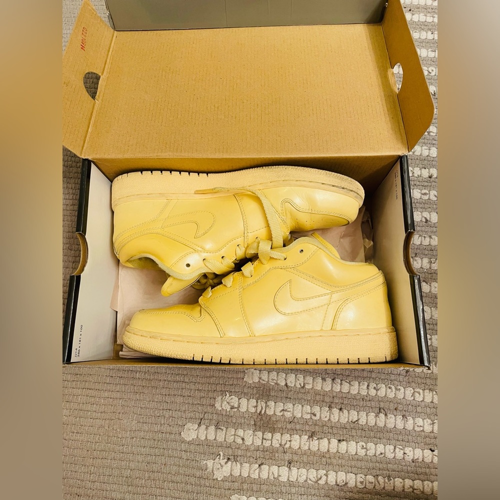 Girls Air Jordan 1 Phat Low 5Y pastel yellow